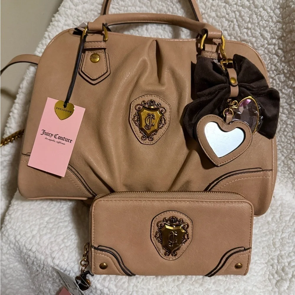 NWT Juicy Couture Romance Gusset Wallet with Gold Emblem, in Pecan (Tan)